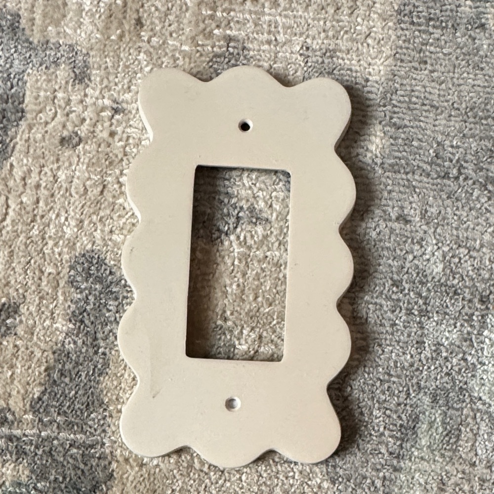 Anthropologie Cream Scalloped Switch Plate